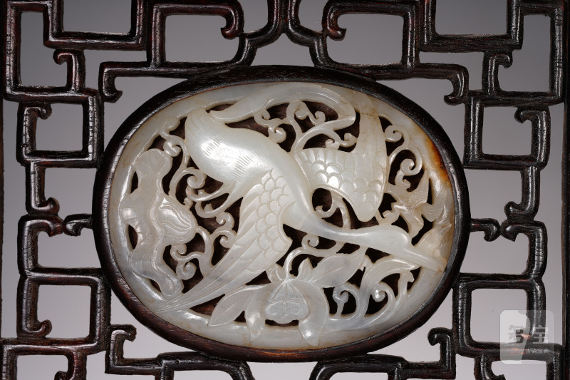 清 红木嵌白玉春水图插屏 - 图4